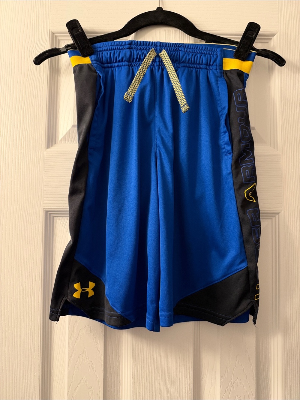 Under Armour Black, Blue and Yellow Boys' Athletic Shorts Size Large